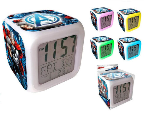 Reloj despertador digital 8cm con alarma y cambio de color  Avengers